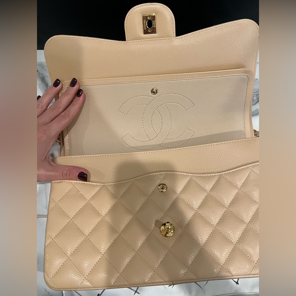 CHANEL Jumbo Beige Quilted Shoulder Bag - Picture 10 of 16